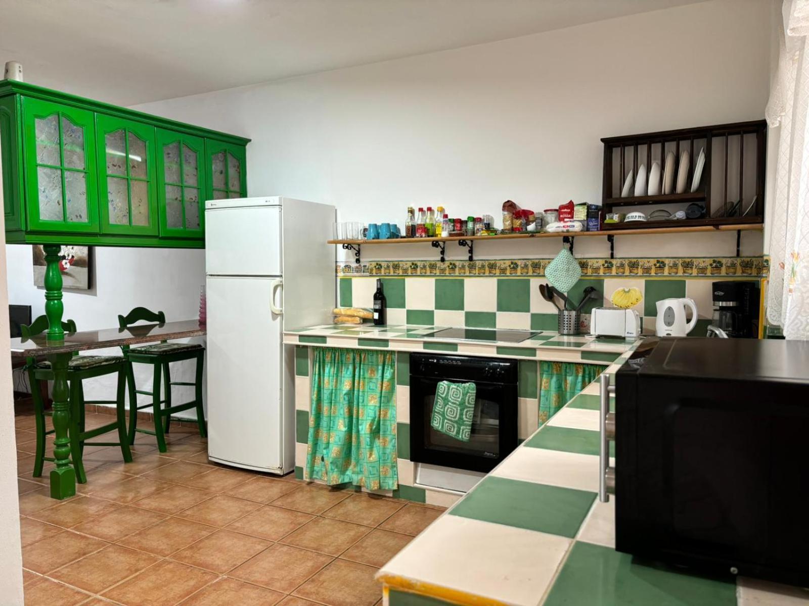 Habitacion Matrimonial En Un Bajo Bano Compartido Areas Compartidas Abades  Екстер'єр фото